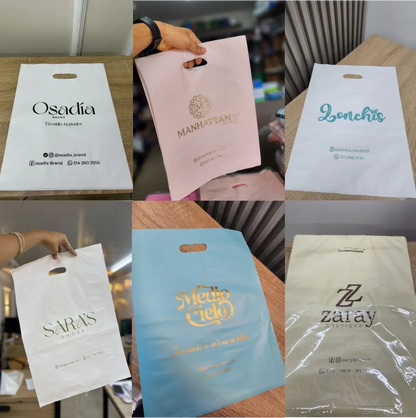 Bolsas plásticas boutique personalizadas con logos de clientes en varios colores
