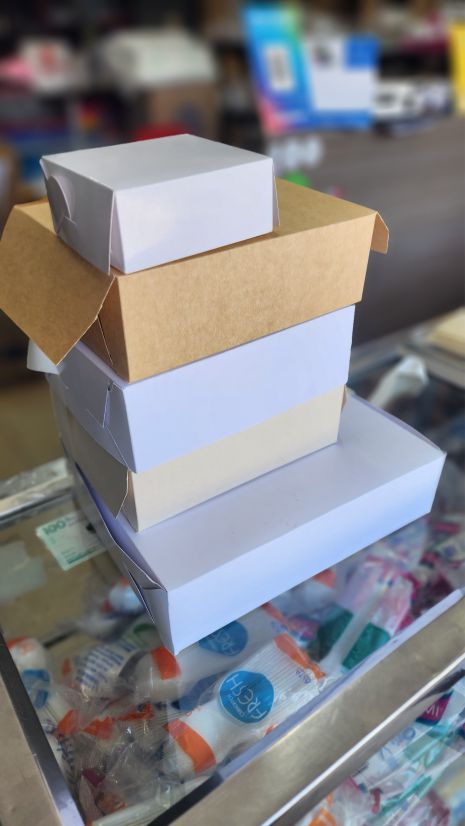 Cajas Genéricas En color Blanco, kraft y Beige